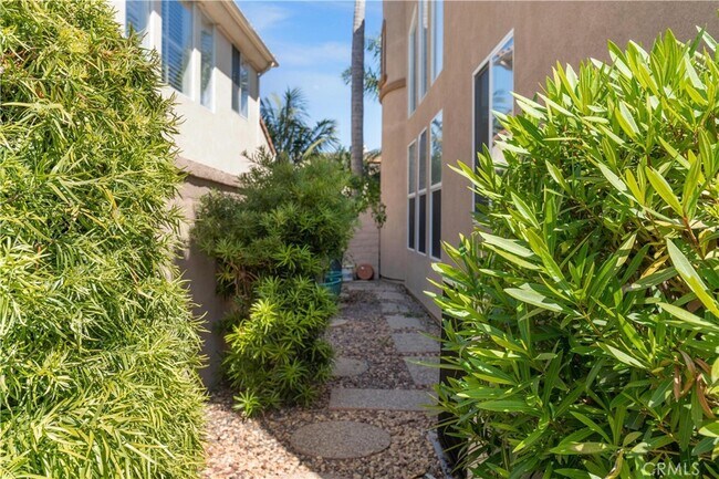 Building Photo - 18731 Stratton Ln