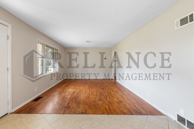 Building Photo - 902 W Wallingford St