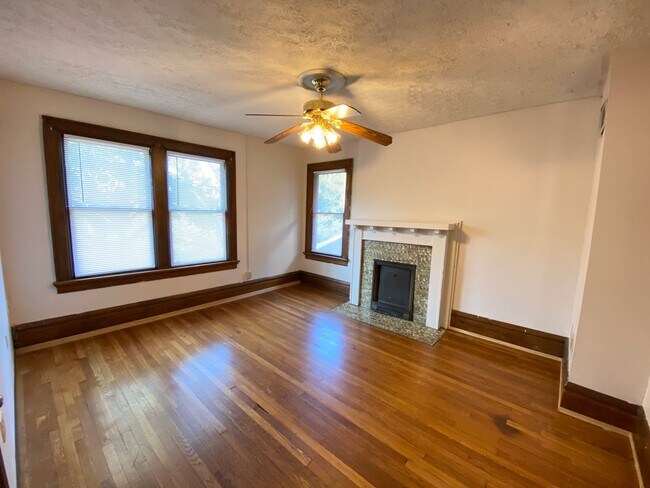 Building Photo - 338 E 18th Ave
