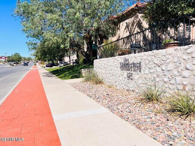 Building Photo - 252 Shadow Mountain Dr