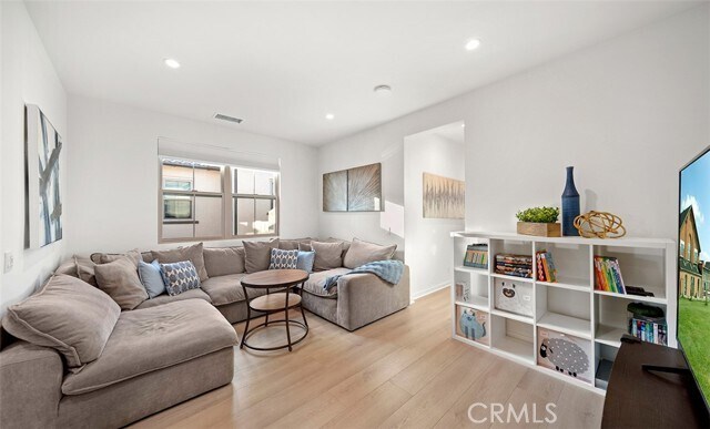 Building Photo - 106 Sunnyside