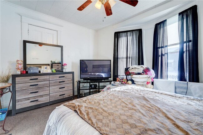 Building Photo - 183 Union St N