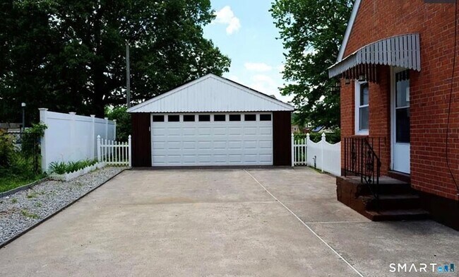 Building Photo - 122 Oberlin Rd