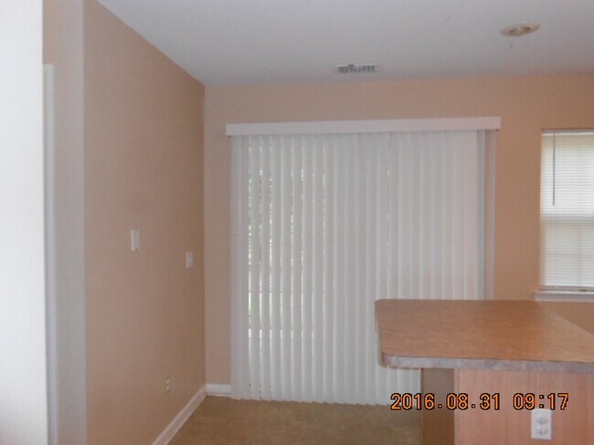 Building Photo - Three Bedroom Townhome in Townes of Buckwalter