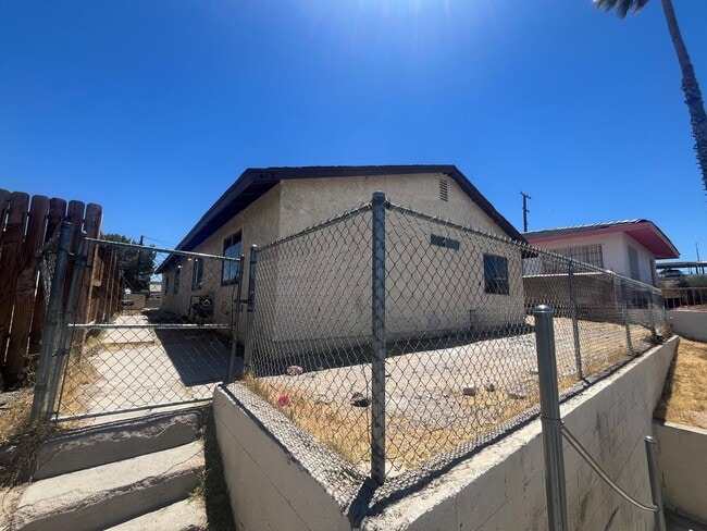 Building Photo - P027