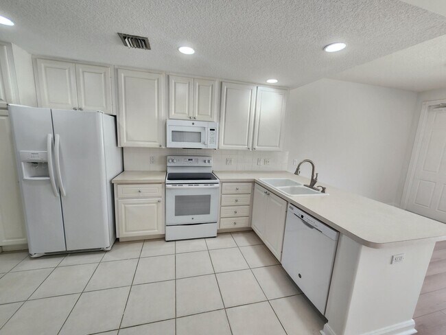 Building Photo - 2761 E Community Dr