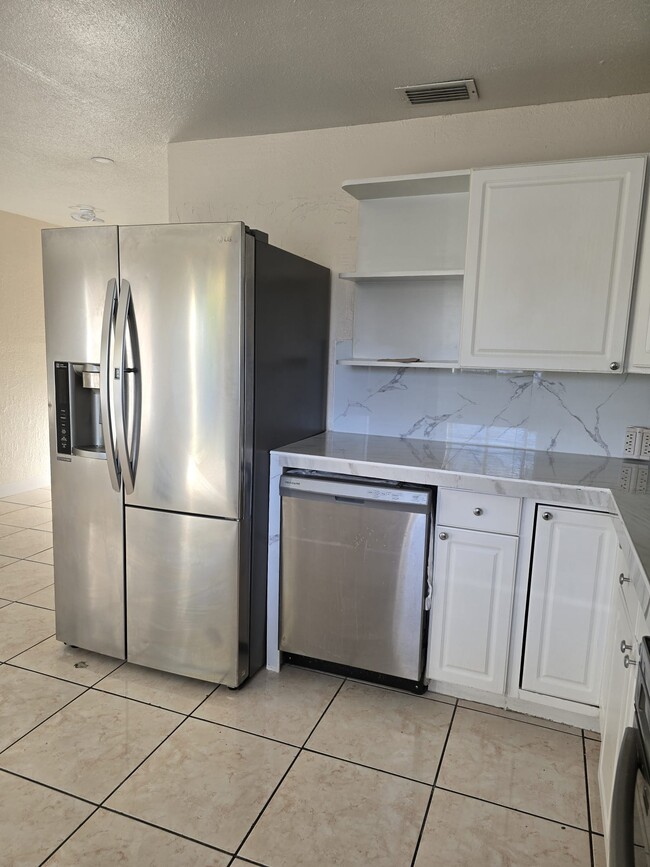 Building Photo - 28021 SW 142nd Ct