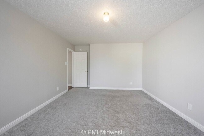 Building Photo - Charming 3-Bedroom Home with 2.5 Baths - Greenfield, IN!