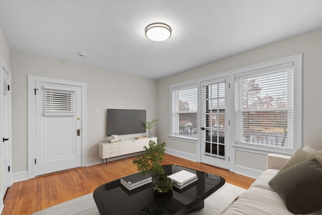 Building Photo - 6340 Northwood Ave