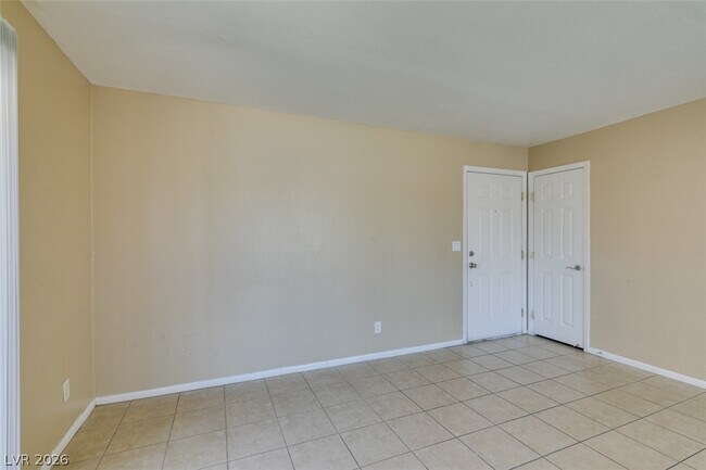 Building Photo - 7300 W Pirates Cove Rd