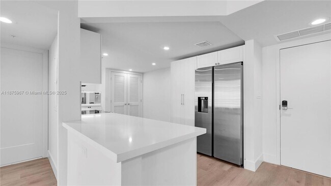 Building Photo - 555 NE 34th St