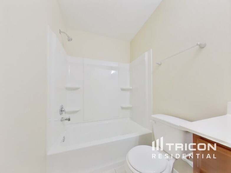 Building Photo - 332 Summer Horse Dr