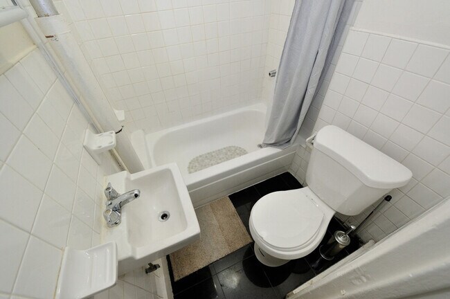 Building Photo - 1109 1st Ave