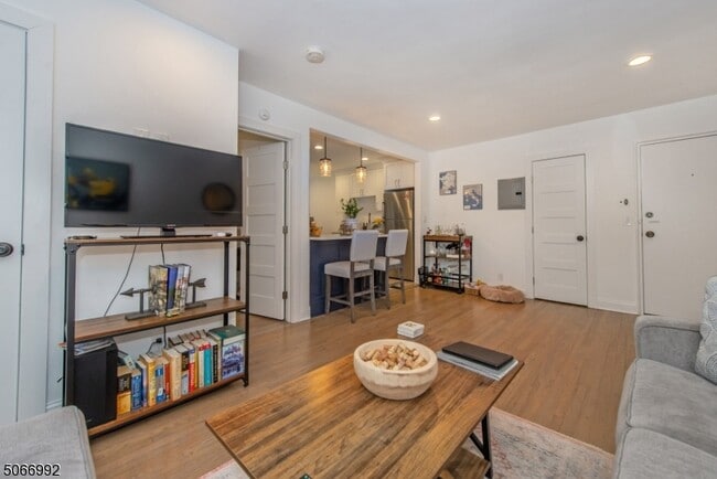 Building Photo - 376 Claremont Ave