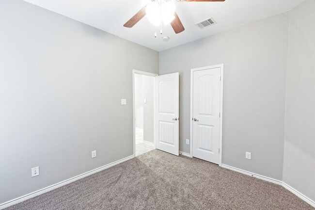 Building Photo - 1713 Cattleman St