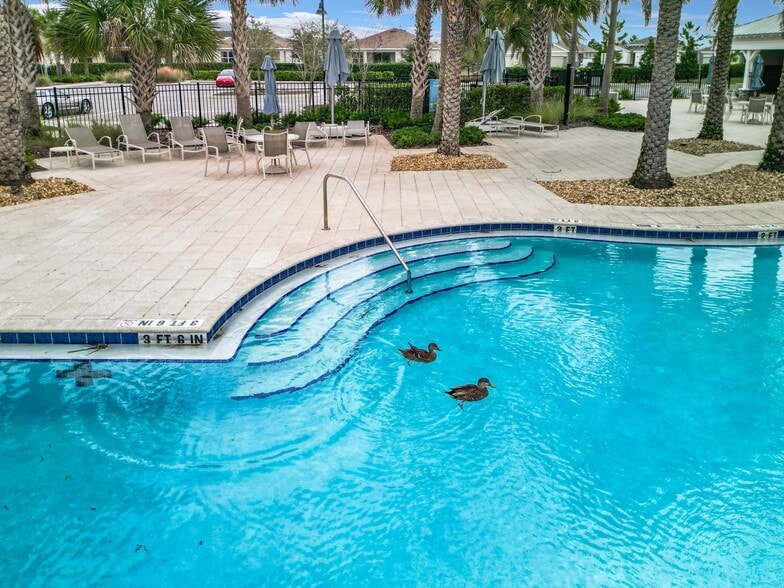 Building Photo - 5240 Sunshine Dr