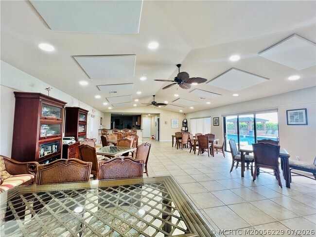 Building Photo - 4250 N Hwy A1A