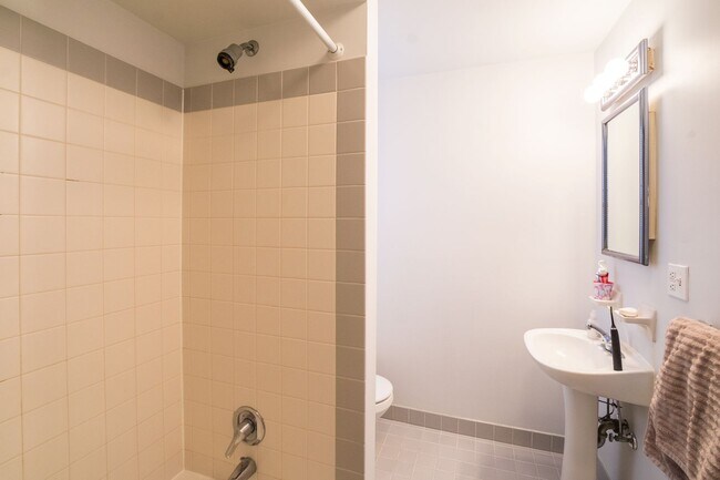 Building Photo - Large Center City Rittenhouse Four Bedroom Home