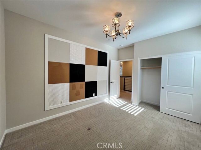 Building Photo - 10 Clover