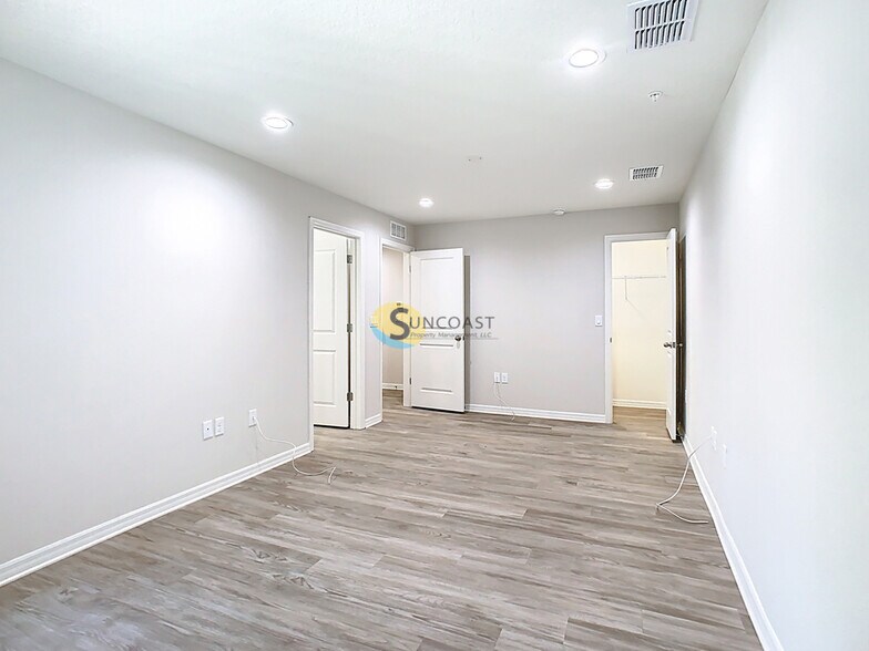 Building Photo - 3821 SW 43rd Ct