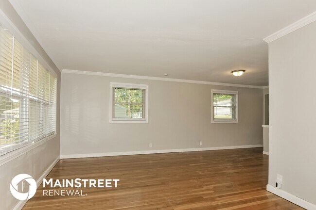 Building Photo - 601 Kelvin Dr