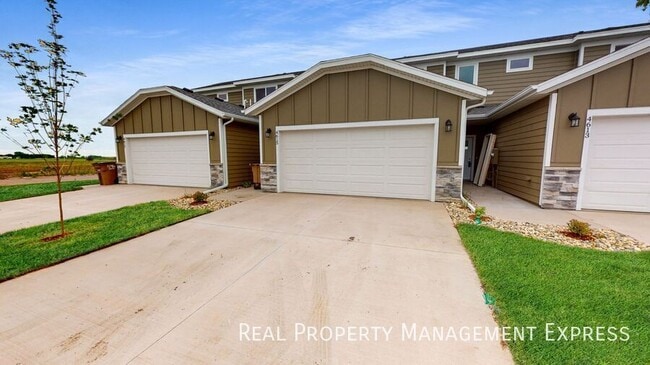 Building Photo - 4615 E Leubecher Pl