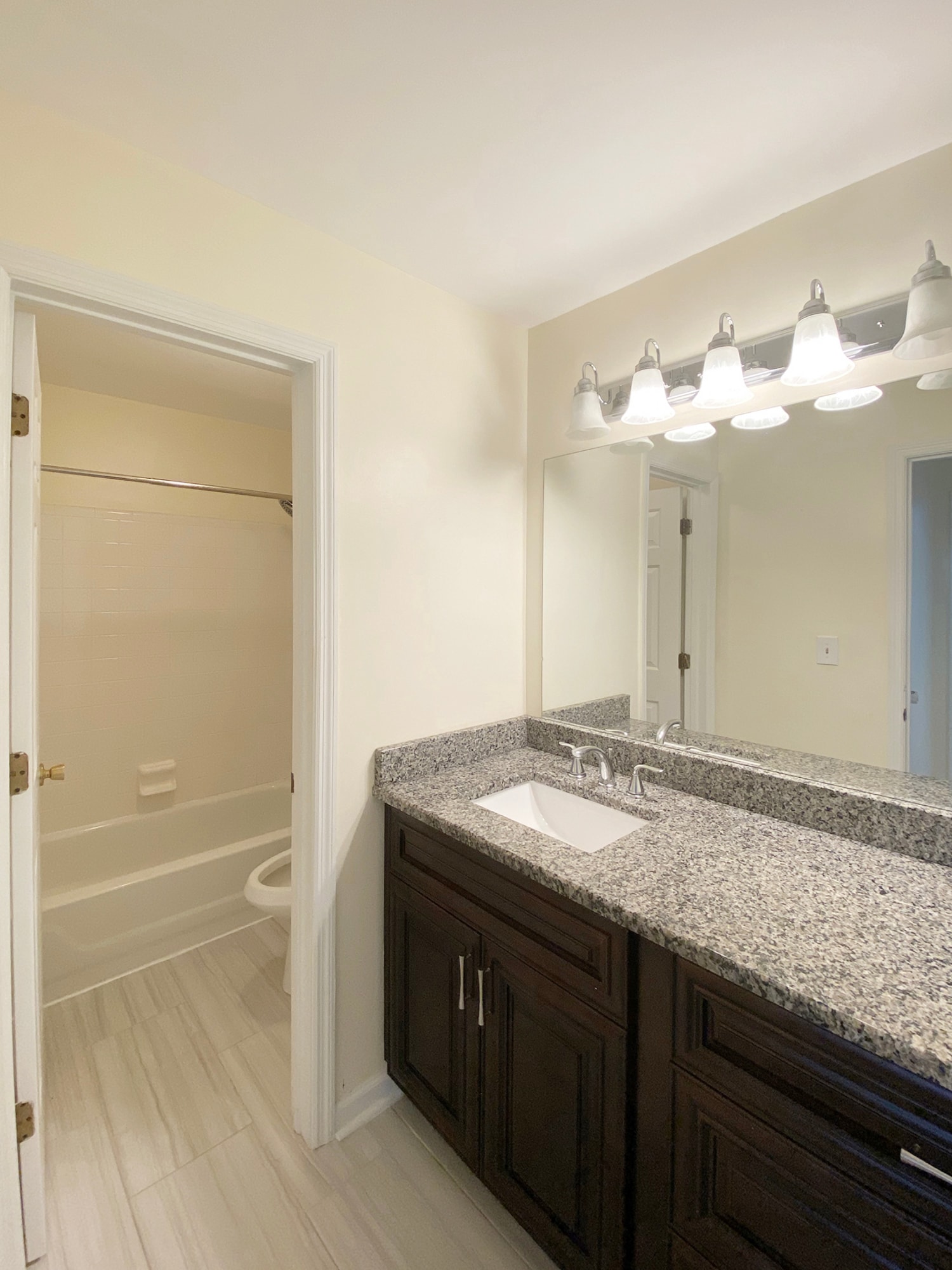 Building Photo - 635 Granville Ct