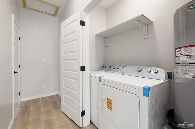 Building Photo - 18 N 56th Ln