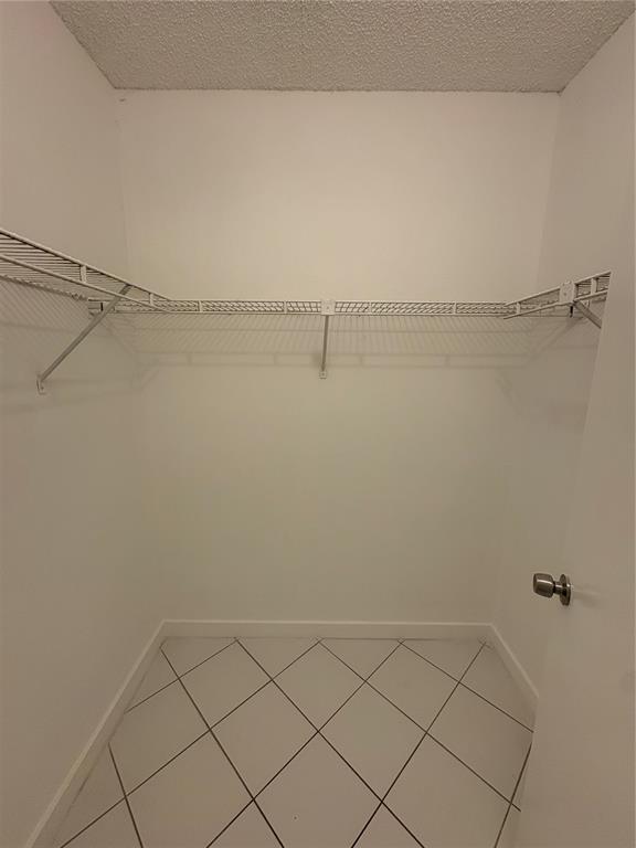 Building Photo - 2401 Riverside Dr