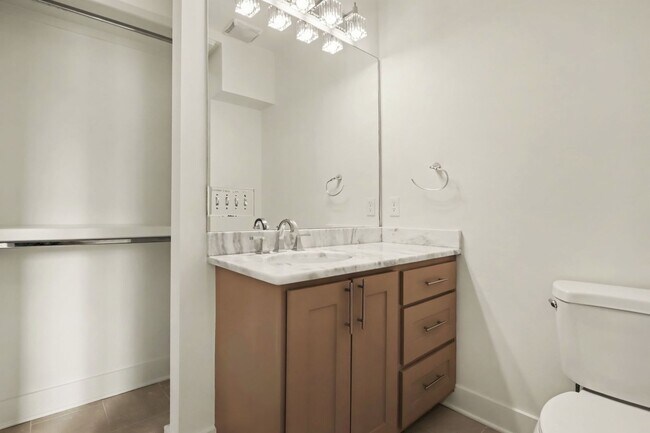 Building Photo - Newly Renovated Condominium