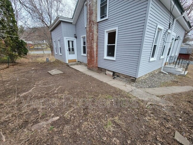 Building Photo - 3010 NY 43