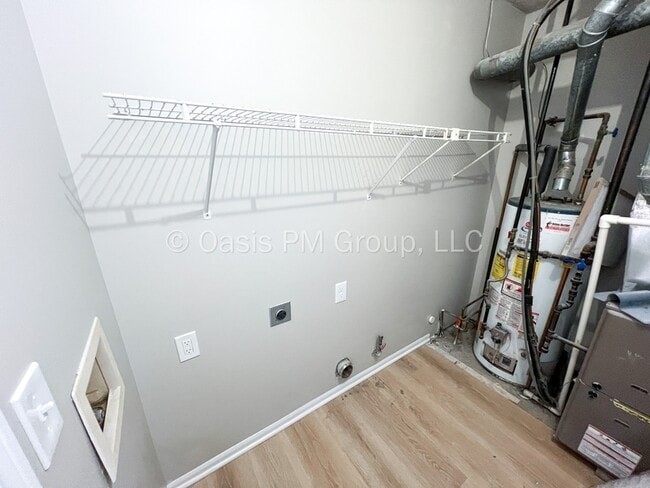 Building Photo - 709 Academy Dr