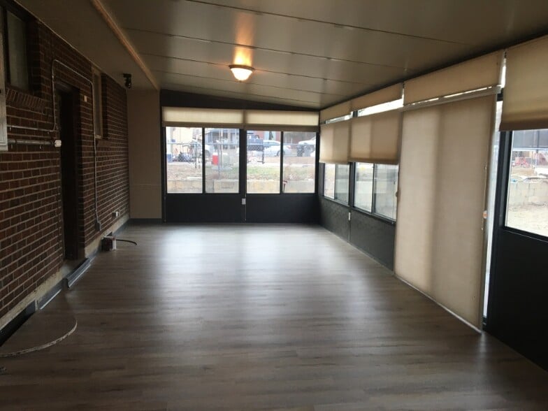 Building Photo - 481 W 70th Pl