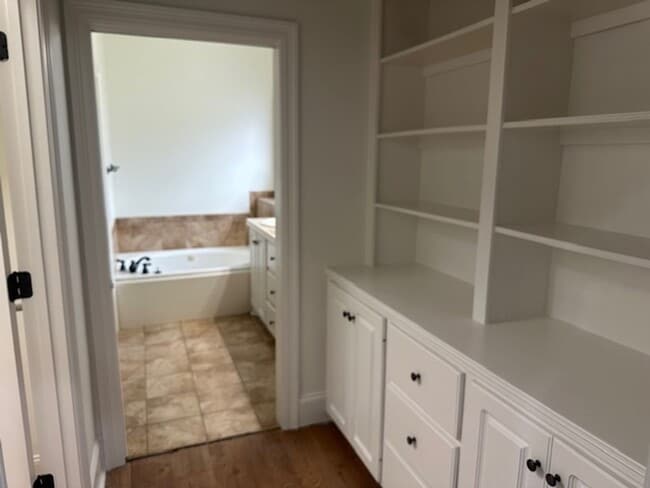 Building Photo - 3/2 with bonus room for rent in Gluckstadt!!!