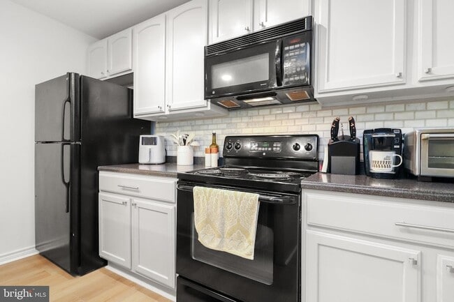 Building Photo - 12160 Penderview Terrace