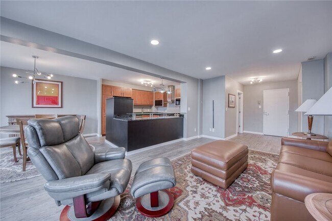 Building Photo - 320 Fort Duquesne Blvd