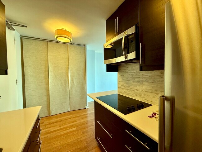 Building Photo - 900 N Lake Shore Dr