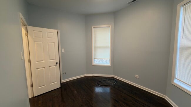 Building Photo - 1344 E 72nd Pl