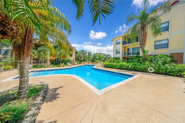 Building Photo - Upgraded 2BR/2BA – Gated Community, Great Amenities!