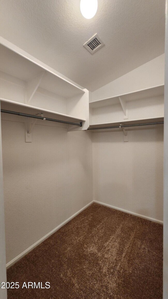 Building Photo - 42539 W Hillman Dr