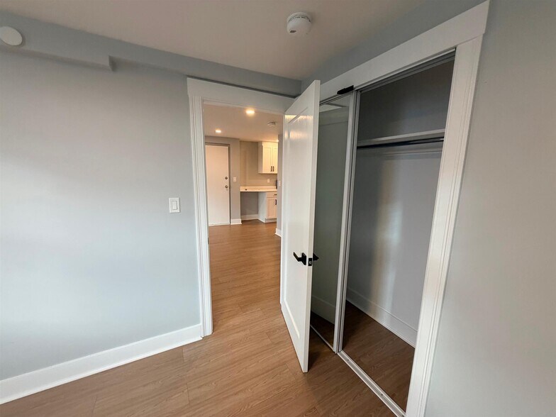 Building Photo - 196 Sherman St