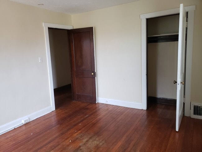 Building Photo - 702 Stambaugh Ave