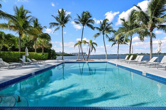Building Photo - 2560 S Ocean Blvd