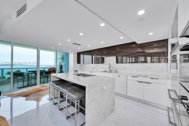 Building Photo - 2127 Brickell Ave