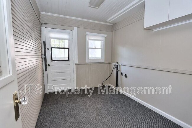Building Photo - 1015 27th St