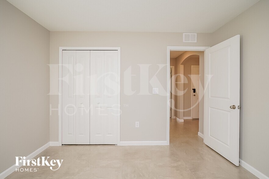 Building Photo - 429 Earhart Dr