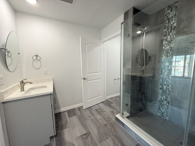 Building Photo - Waterfront 3 bedroom townhome with dock!