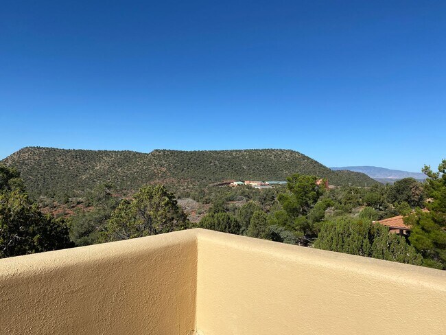 Building Photo - HOUSE - WEST SEDONA - GATED COMMUNITY