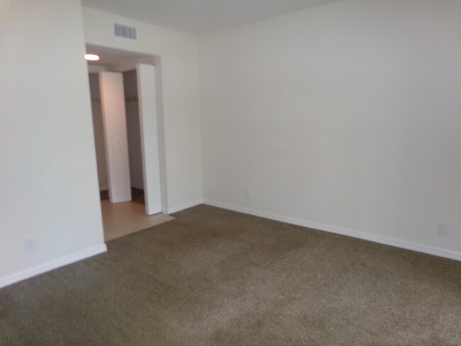 Building Photo - 1554 SE Royal Green Cir