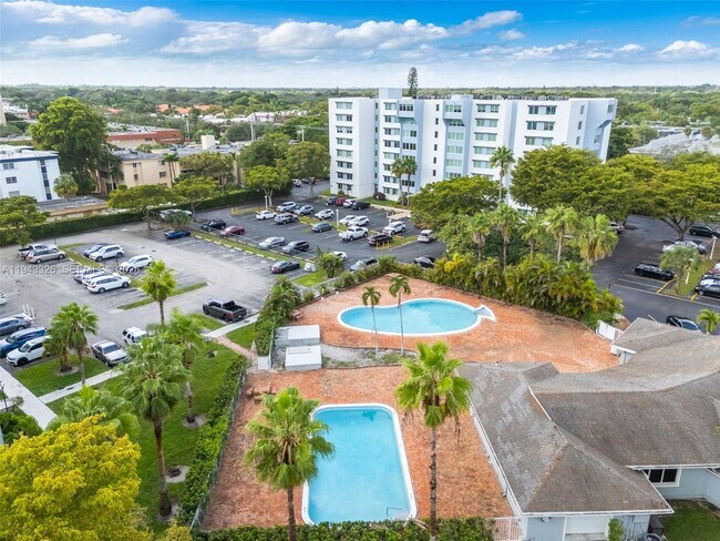 Building Photo - 9125 SW 77th Ave